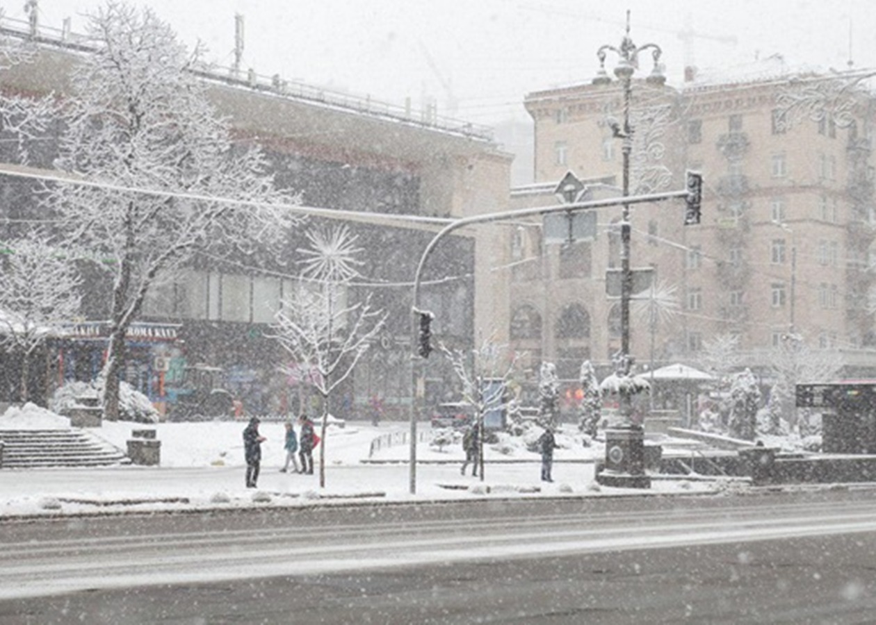 Сніг та мороз: якою буде погода у вихідні