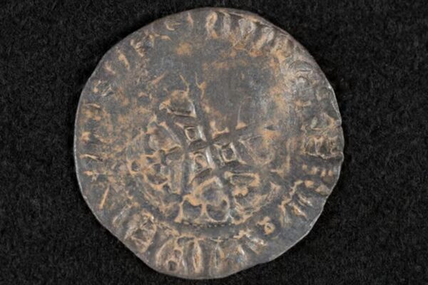 У Шотландії металошукач-аматор виявив найдавнішу відому монету країни