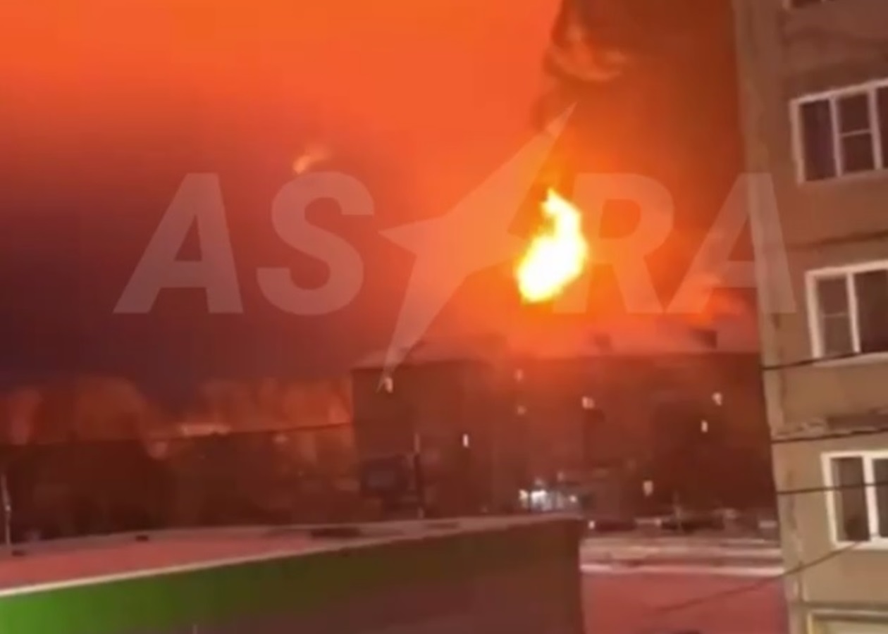 "Новорічне привітання". Пожежі на російських НПЗ