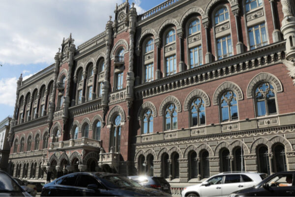 НБУ пом’якшив валютні обмеження для резидентів Defence City