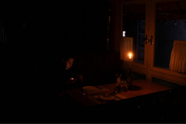 Майже третина українців звинувачує владу у відключеннях світла – соцопитування