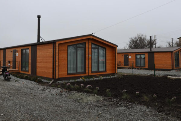 На Миколаївщині побудували нові модульні будинки для переселенців