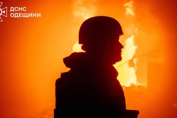 Внаслідок атаки РФ у порту Одеси загорілися зерносховища – Мінрозвитку