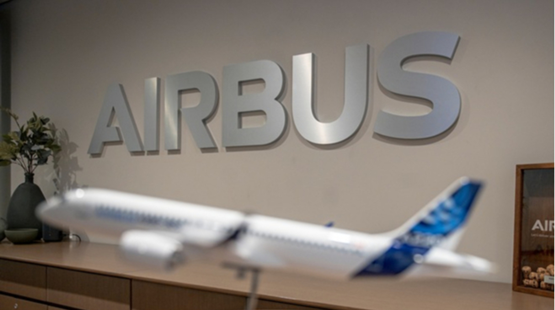 Китай влаштували шопінг у Airbus: Air China купує літаки на $10 мільярдів