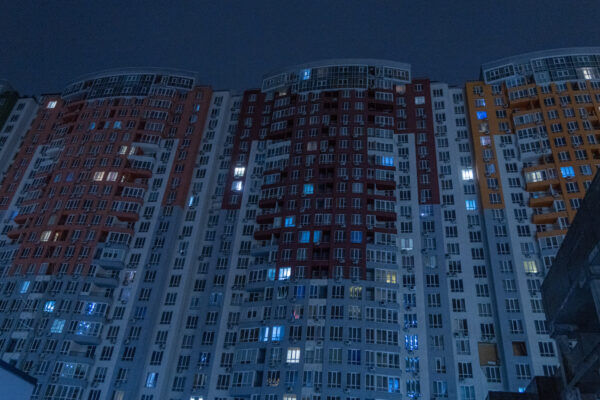 Київ з опівночі переходить на тимчасові графіки відключень – ДТЕК