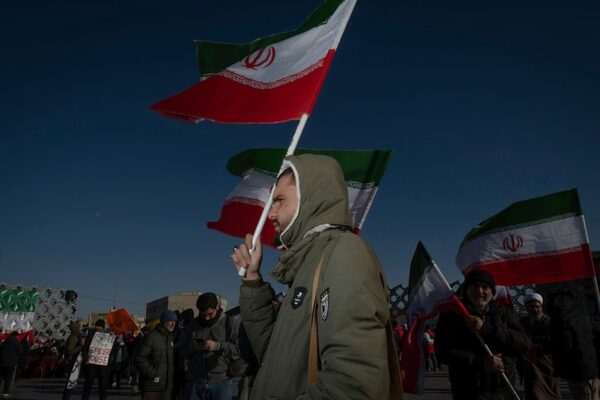 В Ірані протестувальники підпалили військову базу