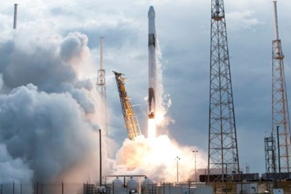 SpaceX запустила перші супутники Starlink в новому році
