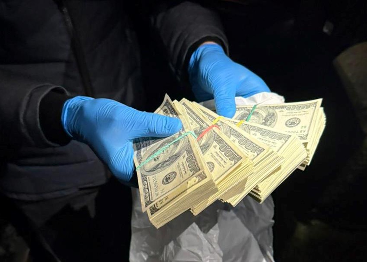 У Києві шахрай вимагав $100 тисяч у посадовця ТЦК