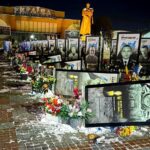 У Рівному жінка пошкодила портрети загиблих Героїв