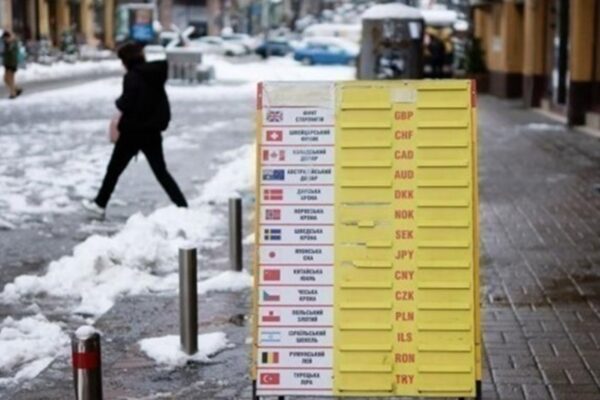 В обмінниках триває зниження долара