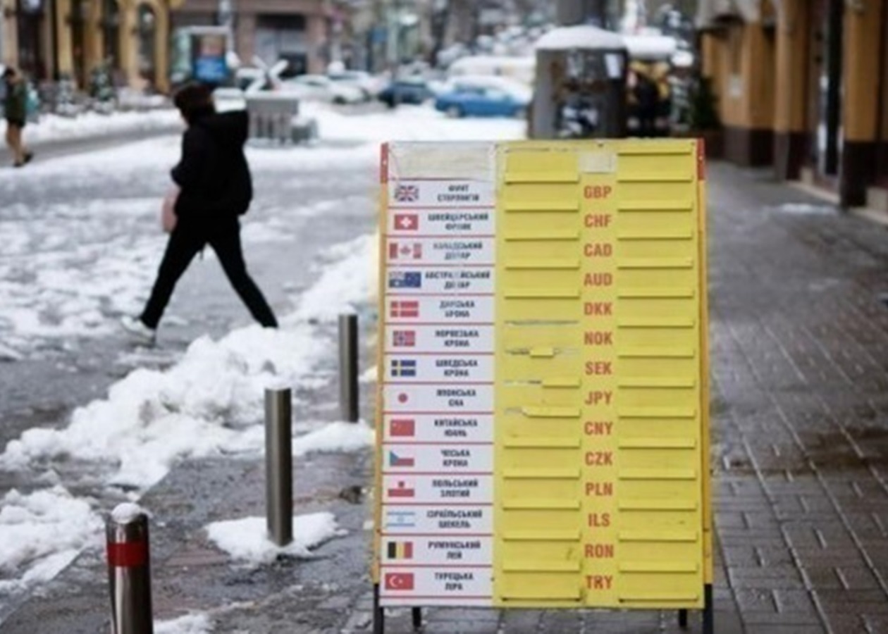 В обмінниках триває зниження долара