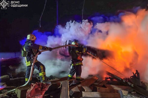 РФ атакує Одесу: є влучанння в будинок і монастир