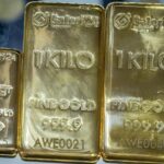 Ціна золота рекордно зросла через слабкий долар