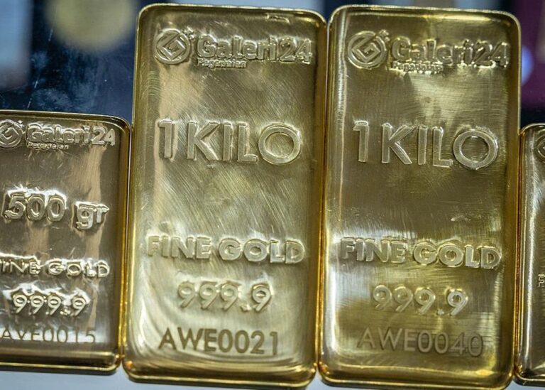 Ціна золота рекордно зросла через слабкий долар