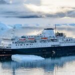 "Плавуча казарма": Данія відправила в Гренландію радянський корабель
