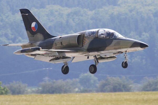 У Чехії помстилися генералу за бажання передати Україні винищувачі