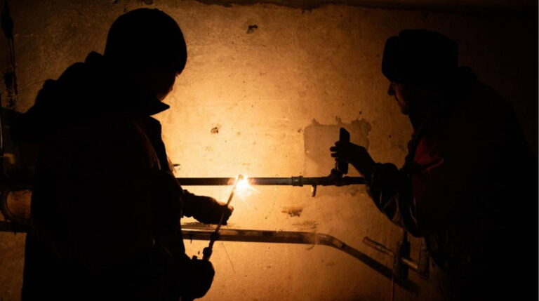 У Києві без тепла залишаються 926 багатоповерхівок – Зеленський