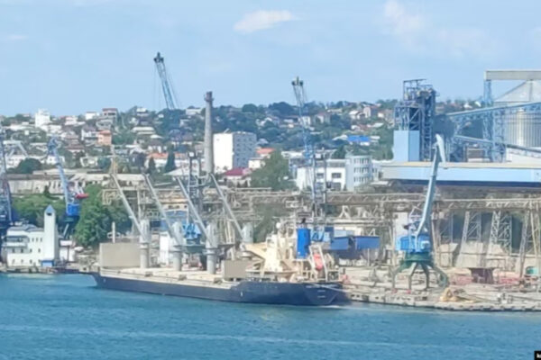 У розвідці сказали, скільки Росія вкрала зерна у України у 2025 році: кому його везуть