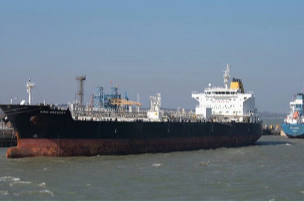 Іспанія врятувала санкційний танкер "тіньового флоту" РФ – і не затримала його