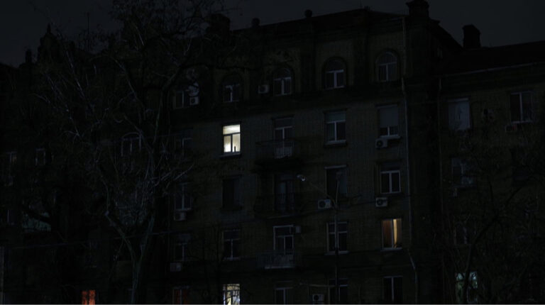 Енергосистема відновлюється: в “Укренерго” розповіли, в яких регіонах діють екстрені відключення