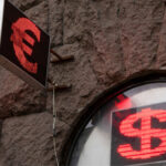 Нацбанк показав курс долара і євро у перший день 2026 року