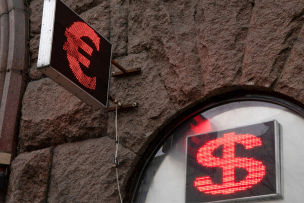 Нацбанк показав курс долара і євро у перший день 2026 року