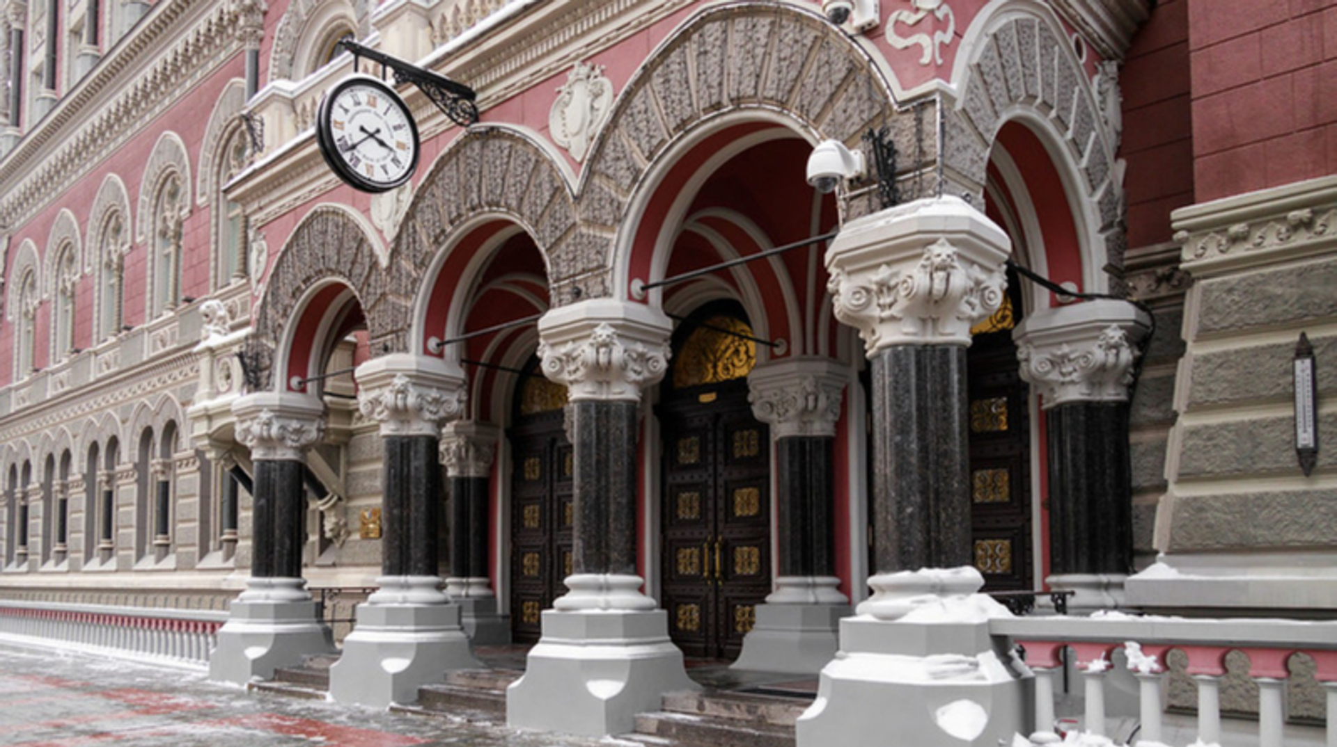 Вперше за півтора року: НБУ знизив облікову ставку до 15%