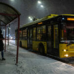 Новини 25 лютого: зупинка поїздів між Дніпром і Запоріжжям, електротранспорт знову у Києві