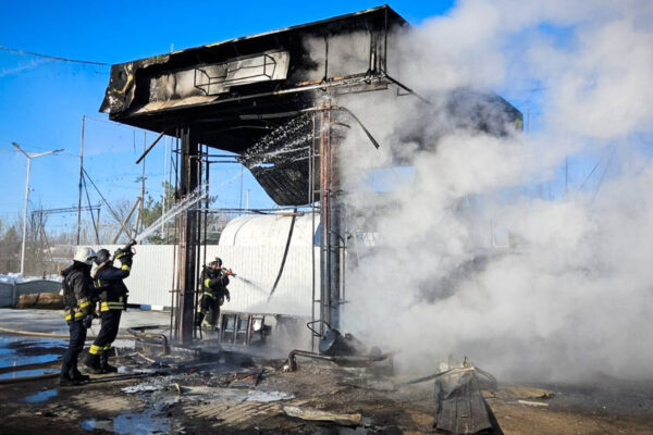 На Харківщині внаслідок російської атаки загорілася АЗС