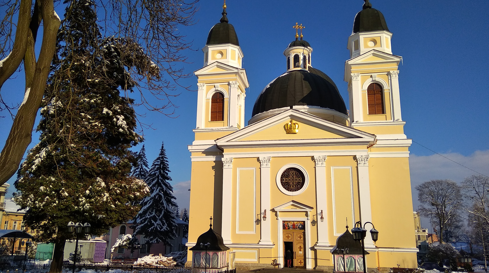 У Чернівцях одна релігійна організація через суд відібрала собор в іншої