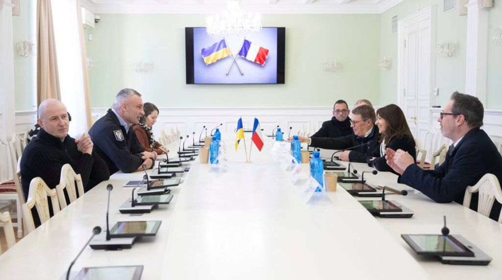 Париж передає Києву генератори