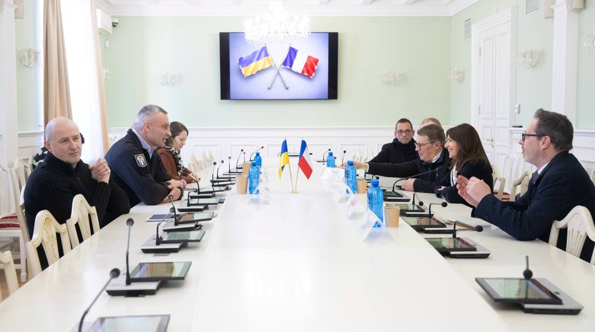 Париж передає Києву генератори