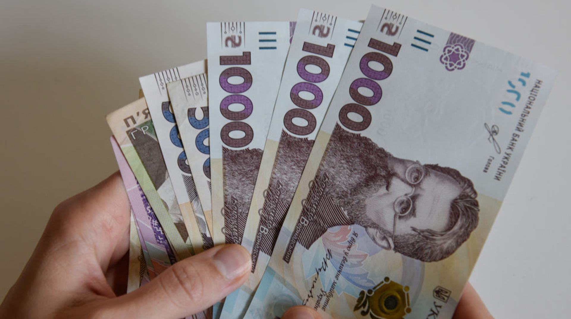 Тисяча "зимової підтримки": українці вже використали 12 мільярдів гривень виплат