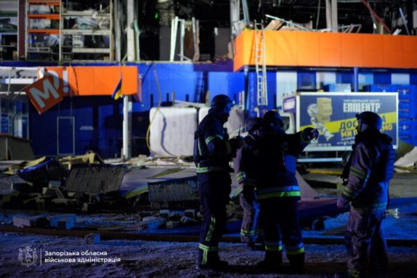 РФ атакувала Запоріжжя: зруйнований Епіцентр
