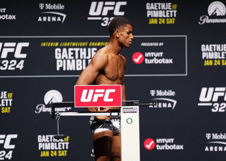Боєць UFC зійшов із ваг і простерся плазом