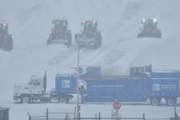 В США фіксують рекордні снігопади: мільйон будинків без світла
