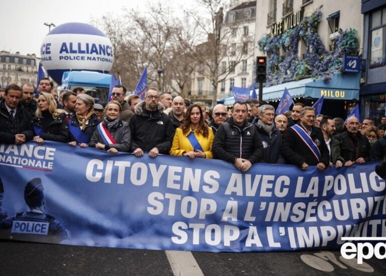 У Франції люди масово мітингують через недостатнє фінансування поліції