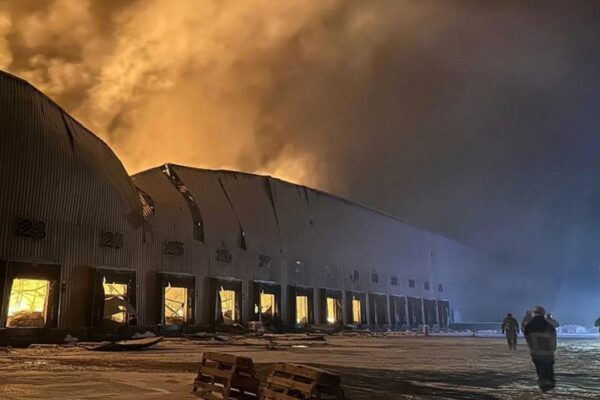 На Київщині горять склади Рошен - соцмережі