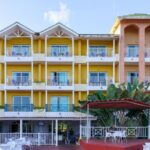 Російських туристів почали виселяти з готелів на Кубі