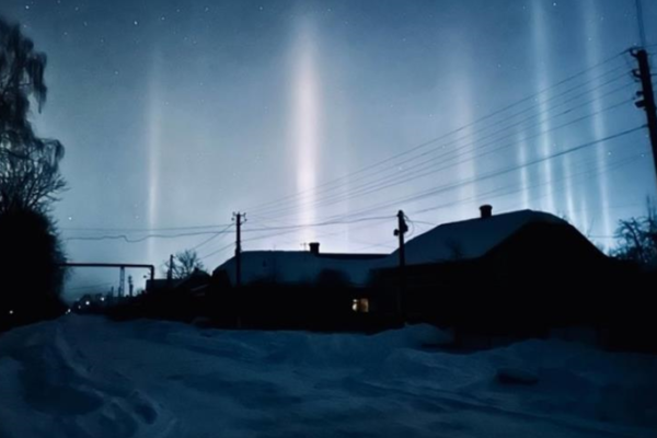 У небі над Тернопільщиною зафіксували "світлові стовпи"