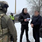 Викрито чергову схему переправлення ухилянтів через кордон