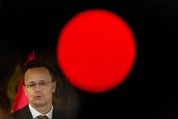 Сіярто звинуватив Київ у навмисному блокуванні Дружби