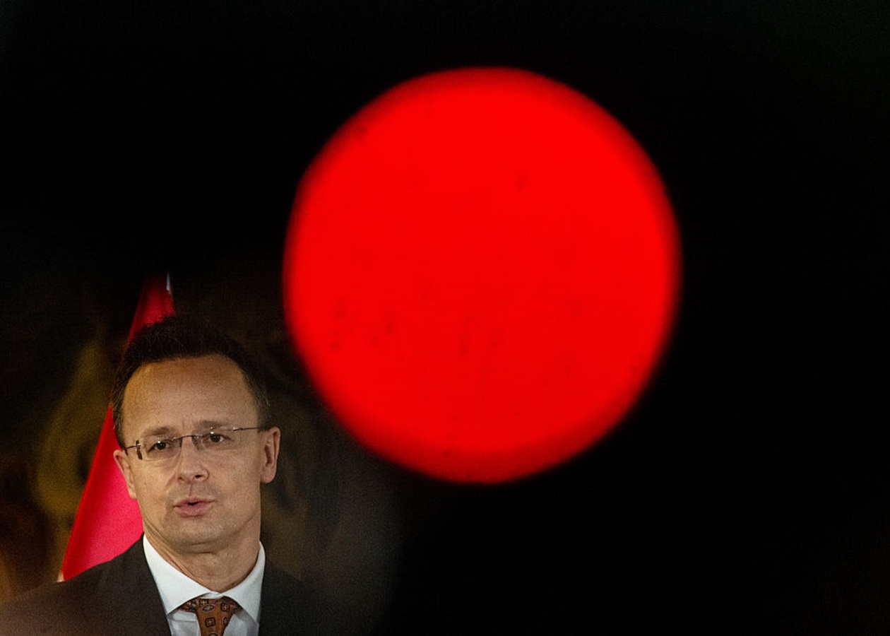 Сіярто звинуватив Київ у навмисному блокуванні Дружби