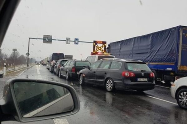 На одному з КПП на кордоні з Румунією обмежують рух