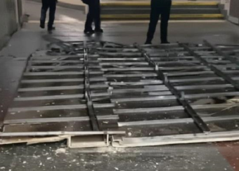 У Києві обвалилась стеля на одній із станцій метро