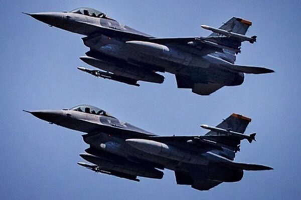 Ескадрилья F-16 з іноземними пілотами обороняє небо Києва - ЗМІ