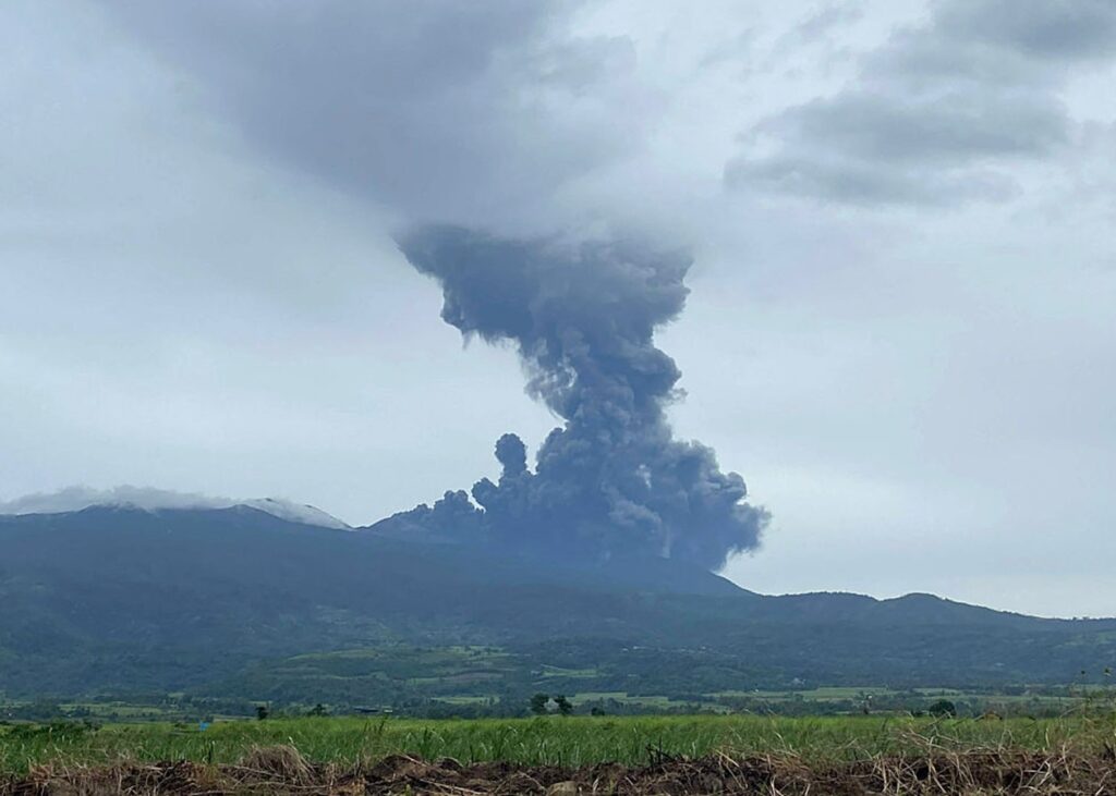 На Філіппінах відбулося виверження вулкана Канлаон