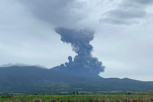 На Філіппінах відбулося виверження вулкана Канлаон