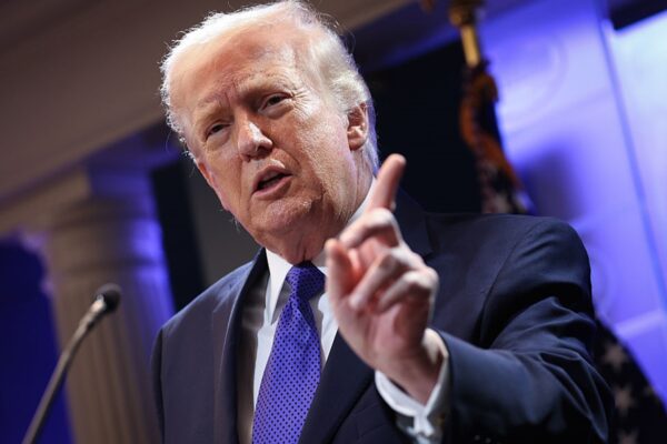 Трамп підвищив глобальні тарифи з 10% до 15%