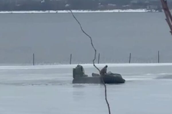 На Одещині прикордонники врятували дітей, які провалилися під лід